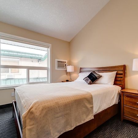 Inn Of The Rockies Канмор Екстериор снимка