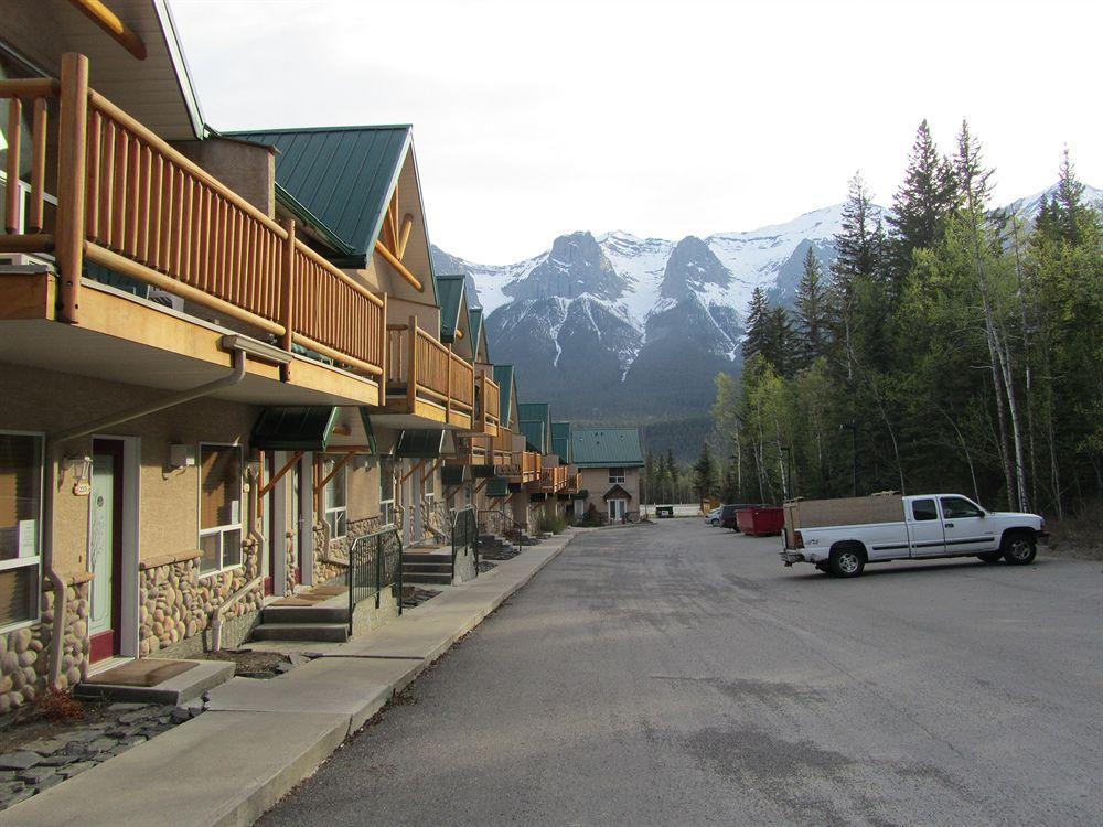 Inn Of The Rockies Канмор Екстериор снимка