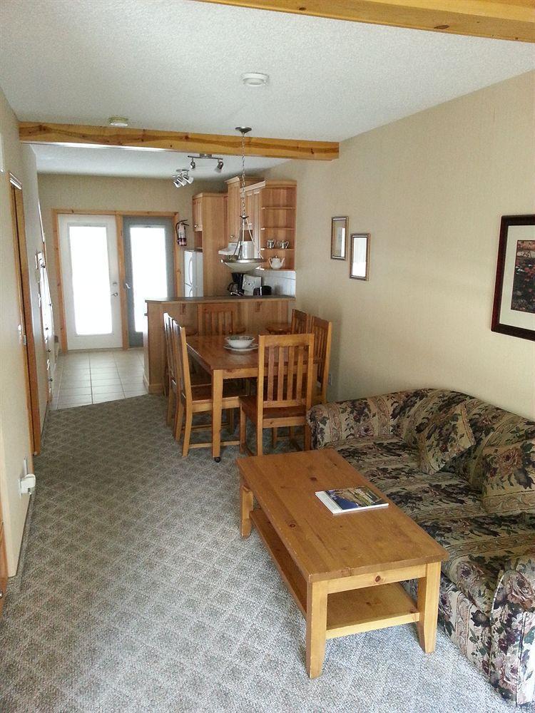 Inn Of The Rockies Канмор Екстериор снимка