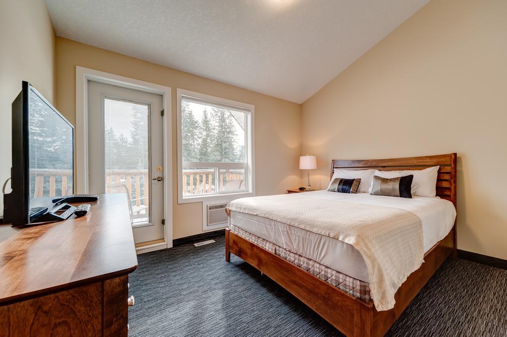 Inn Of The Rockies Канмор Екстериор снимка