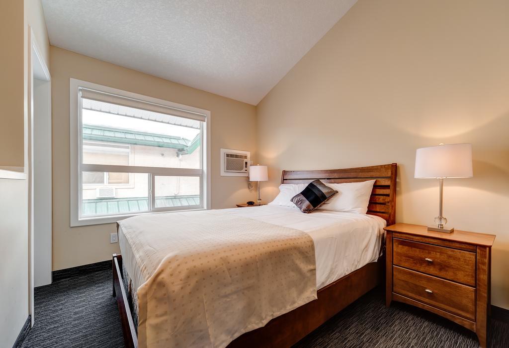 Inn Of The Rockies Канмор Екстериор снимка