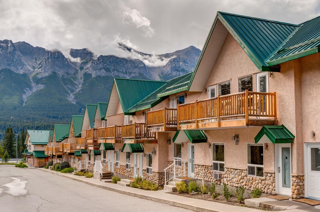 Inn Of The Rockies Канмор Екстериор снимка