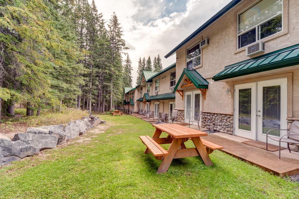 Inn Of The Rockies Канмор Екстериор снимка