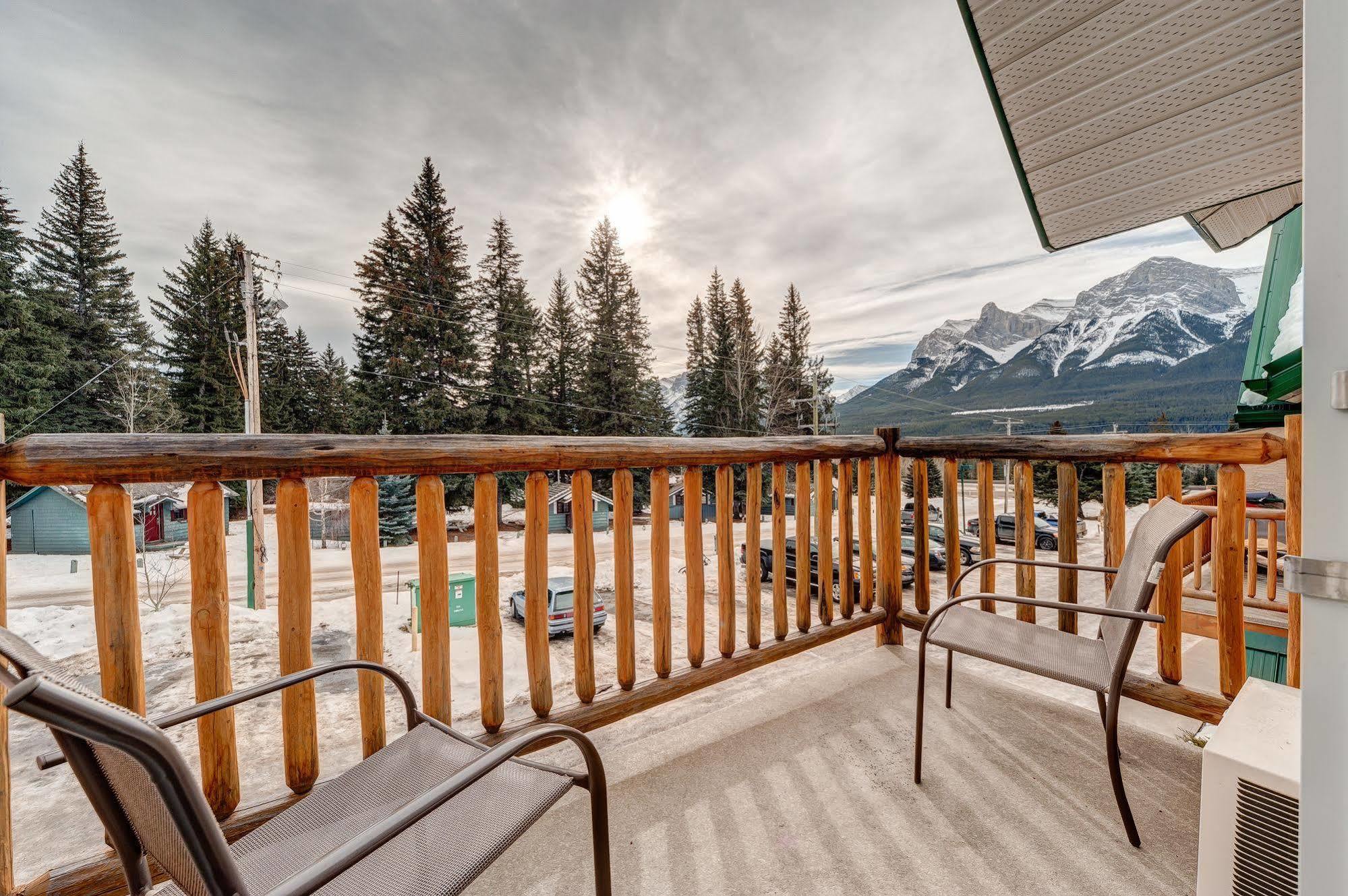 Inn Of The Rockies Канмор Екстериор снимка