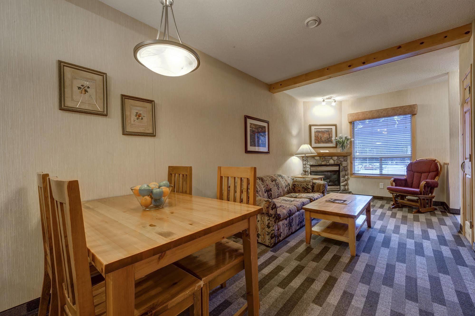 Inn Of The Rockies Канмор Екстериор снимка