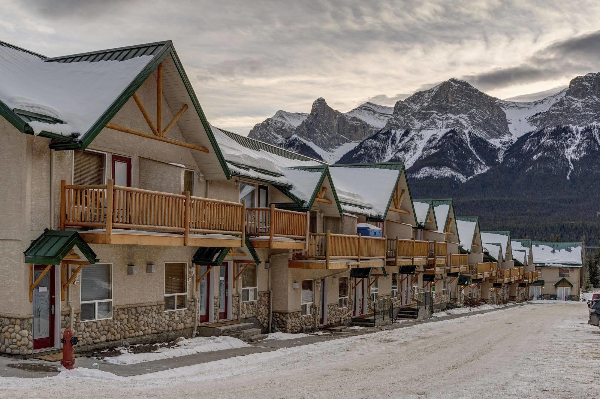 Inn Of The Rockies Канмор Екстериор снимка